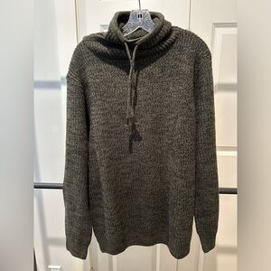 Men’s Pull & Bear Cowl Neck Sweater in Olive/Black. Size XL